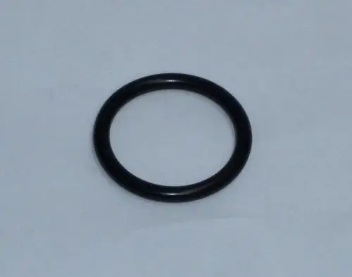 Schwarzer O-Ring auf hellem Hintergrund, geeignet für Anwendungen von Daikin, möglicherweise in Kühlsystemen oder ähnlichem Bereich eingesetzt.